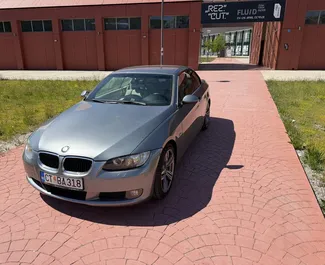 Interieur van BMW 3-series Cabrio te huur in Montenegro. Een geweldige auto met 4 zitplaatsen en een Handmatig transmissie.