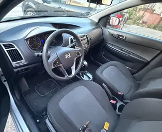 Vooraanzicht van een huurauto Hyundai i20 in Bar, Montenegro ✓ Auto #16234. ✓ Transmissie Automatisch TM ✓ 1 beoordelingen.