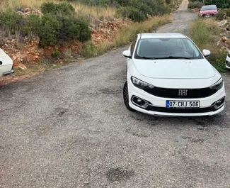 Vooraanzicht van een huurauto Fiat Egea in Alanya, Turkije ✓ Auto #16402. ✓ Transmissie Handmatig TM ✓ 0 beoordelingen.