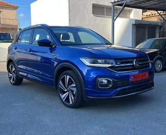 Vooraanzicht van een huurauto Volkswagen T-Cross in Limassol, Cyprus ✓ Auto #14387. ✓ Transmissie Automatisch TM ✓ 0 beoordelingen.