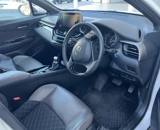 Hybride motor van 1,5L van Toyota C-HR 2020 te huur in Limassol.