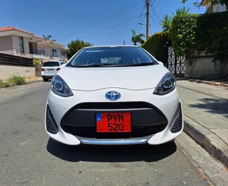Vooraanzicht van een huurauto Toyota Aqua in Limassol, Cyprus ✓ Auto #16459. ✓ Transmissie Automatisch TM ✓ 0 beoordelingen.