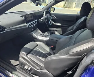 BMW 420i Cabrio 2023 beschikbaar voor verhuur in Larnaca, met een kilometerlimiet van onbeperkt.