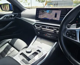 Benzine motor van 2,0L van BMW 420i Cabrio 2023 te huur in Larnaca.