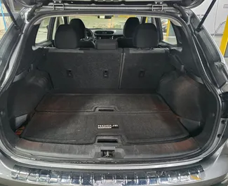 Nissan Rogue 2019 met Aandrijving op alle wielen systeem, beschikbaar op de luchthaven van Tbilisi.