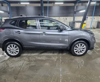 Nissan Rogue 2019 beschikbaar voor verhuur op de luchthaven van Tbilisi, met een kilometerlimiet van onbeperkt.