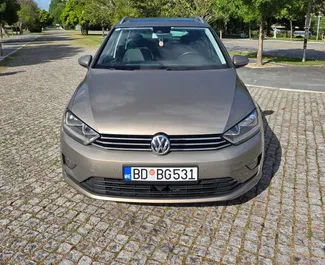 Vooraanzicht van een huurauto Volkswagen Golf Sportsvan in Budva, Montenegro ✓ Auto #15439. ✓ Transmissie Automatisch TM ✓ 0 beoordelingen.