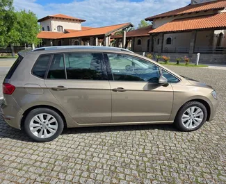 Volkswagen Golf Sportsvan 2019 beschikbaar voor verhuur in Budva, met een kilometerlimiet van onbeperkt.