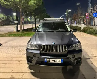 Vooraanzicht van een huurauto BMW X5 in Tirana, Albanië ✓ Auto #16446. ✓ Transmissie Automatisch TM ✓ 0 beoordelingen.
