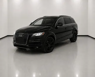 Vooraanzicht van een huurauto Audi Q7 in Tirana, Albanië ✓ Auto #16406. ✓ Transmissie Automatisch TM ✓ 0 beoordelingen.