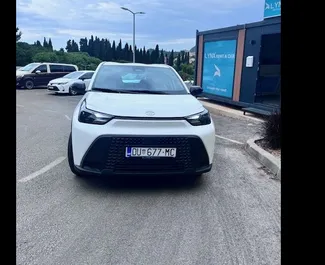 Verhuur Toyota Aygo X. Economy, Crossover Auto te huur in Kroatië ✓ Borg van Borg van 200 EUR ✓ Verzekeringsmogelijkheden TPL, FDW, Buitenland.