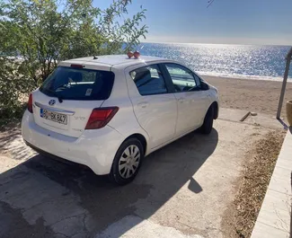 Autohuur Toyota Yaris #16210 Automatisch op Podgorica Luchthaven, uitgerust met 1,5L motor ➤ Van Yan in Montenegro.