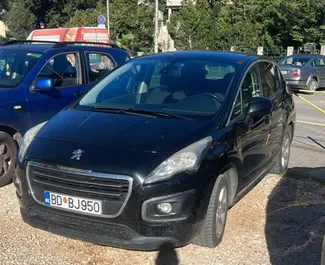 Vooraanzicht van een huurauto Peugeot 3008 op Podgorica Luchthaven, Montenegro ✓ Auto #16223. ✓ Transmissie Automatisch TM ✓ 0 beoordelingen.
