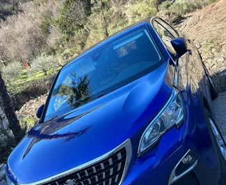 Vooraanzicht van een huurauto Peugeot 3008 op Podgorica Luchthaven, Montenegro ✓ Auto #16220. ✓ Transmissie Automatisch TM ✓ 0 beoordelingen.