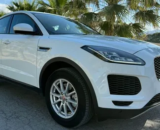 Vooraanzicht van een huurauto Jaguar E-Pace in Alicante, Spanje ✓ Auto #16376. ✓ Transmissie Automatisch TM ✓ 0 beoordelingen.