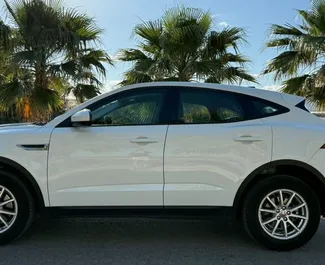 Benzine motor van 2,0L van Jaguar E-Pace 2021 te huur in Alicante.