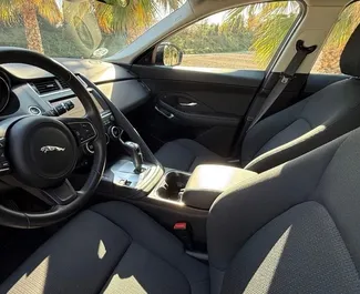 Jaguar E-Pace 2021 met Vooraandrijving systeem, beschikbaar in Alicante.