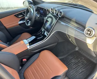 Vooraanzicht van een huurauto Mercedes-Benz GLC300 op Podgorica Luchthaven, Montenegro ✓ Auto #16472. ✓ Transmissie Automatisch TM ✓ 0 beoordelingen.