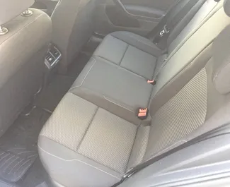 Volkswagen Golf 7 2018 beschikbaar voor verhuur op Podgorica Luchthaven, met een kilometerlimiet van onbeperkt.