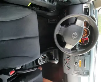 Benzine motor van 1,8L van Nissan Versa 2009 te huur op Podgorica Luchthaven.
