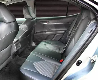 Verhuur Toyota Camry. Comfort Auto te huur in Armenië ✓ Borg van Borg van 400 USD ✓ Verzekeringsmogelijkheden TPL, CDW, SCDW, Passagiers, Diefstal, Buitenland.