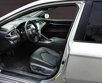 Benzine motor van 2,5L van Toyota Camry 2020 te huur in Jerevan.