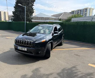Autohuur Jeep Cherokee 2016 in in Georgië, met Benzine brandstof en 272 pk ➤ Vanaf 110 GEL per dag.