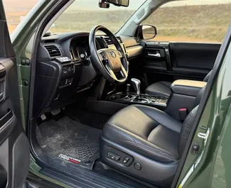 Huur een Toyota 4 Runner in Tbilisi Georgië
