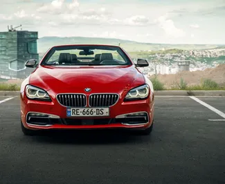Benzine motor van 2,0L van BMW 6-series Cabrio 2016 te huur in Tbilisi.