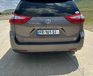 Toyota Sienna 2019 met Aandrijving op alle wielen systeem, beschikbaar in Tbilisi.