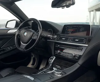 Interieur van BMW 6-series Cabrio te huur in Georgië. Een geweldige auto met 4 zitplaatsen en een Automatisch transmissie.