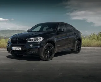 Vooraanzicht van een huurauto BMW X6 in Tbilisi, Georgië ✓ Auto #16556. ✓ Transmissie Automatisch TM ✓ 0 beoordelingen.