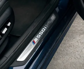 Benzine motor van 4,4L van BMW 5-Series 2019 te huur in Tbilisi.