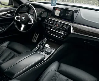BMW 5-Series 2019 beschikbaar voor verhuur in Tbilisi, met een kilometerlimiet van 200 km/dag.