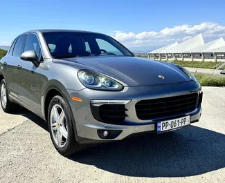 Autohuur Porsche Cayenne 2018 in in Georgië, met Benzine brandstof en 300 pk ➤ Vanaf 190 GEL per dag.