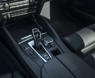 BMW X6 2021 met Aandrijving op alle wielen systeem, beschikbaar in Tbilisi.