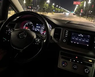 Volkswagen Golf 7 2016 beschikbaar voor verhuur in Tirana, met een kilometerlimiet van onbeperkt.