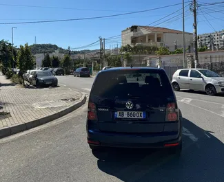 Verhuur Volkswagen Touran. Comfort, Minivan Auto te huur in Albanië ✓ Borg van Zonder Borg ✓ Verzekeringsmogelijkheden TPL, Buitenland.