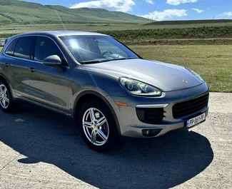 Verhuur Porsche Cayenne. Premium, Luxe, SUV Auto te huur in Georgië ✓ Borg van Zonder Borg ✓ Verzekeringsmogelijkheden TPL, CDW, SCDW, FDW, Passagiers, Diefstal, Geen storting.