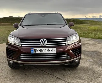 Autohuur Volkswagen Touareg 2018 in in Georgië, met Benzine brandstof en 300 pk ➤ Vanaf 155 GEL per dag.