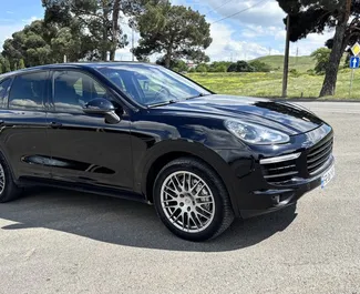 Verhuur Porsche Cayenne. Premium, Luxe, SUV Auto te huur in Georgië ✓ Borg van Zonder Borg ✓ Verzekeringsmogelijkheden TPL, CDW, SCDW, FDW, Passagiers, Diefstal, Geen storting.
