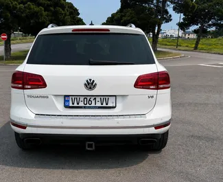 Autohuur Volkswagen Touareg 2018 in in Georgië, met Benzine brandstof en 300 pk ➤ Vanaf 125 GEL per dag.