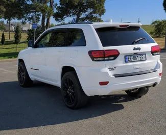 Jeep Grand Cherokee 2020 beschikbaar voor verhuur in Tbilisi, met een kilometerlimiet van 250 km/dag.