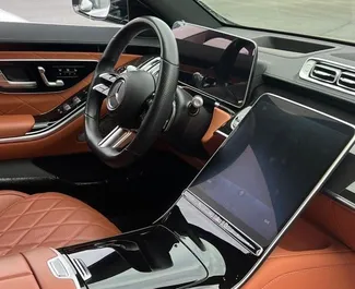 Autohuur Mercedes-Benz S500 2022 in in Azerbeidzjan, met Benzine brandstof en  pk ➤ Vanaf 1020 AZN per dag.