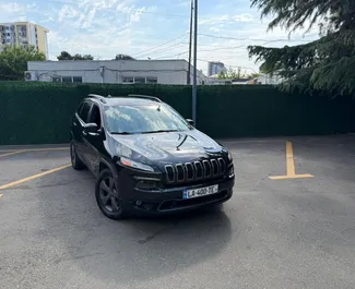 Benzine motor van 3,2L van Jeep Cherokee 2016 te huur in Tbilisi.