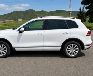 Benzine motor van 3,6L van Volkswagen Touareg 2018 te huur in Tbilisi.