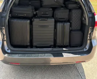 Autohuur Toyota Sienna 2019 in in Georgië, met Benzine brandstof en 296 pk ➤ Vanaf 120 GEL per dag.