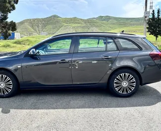 Opel Insignia Combi 2018 beschikbaar voor verhuur in Tbilisi, met een kilometerlimiet van 250 km/dag.