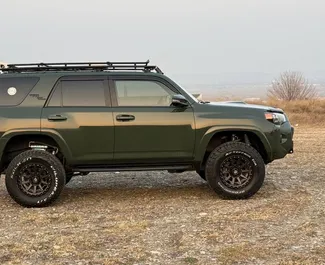 Verhuur Toyota 4 Runner. Comfort, SUV Auto te huur in Georgië ✓ Borg van Zonder Borg ✓ Verzekeringsmogelijkheden TPL, CDW, SCDW, FDW, Passagiers, Diefstal, Geen storting.