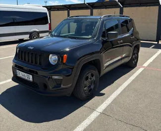 Vooraanzicht van een huurauto Jeep Renegade in Tbilisi, Georgië ✓ Auto #16563. ✓ Transmissie Automatisch TM ✓ 0 beoordelingen.